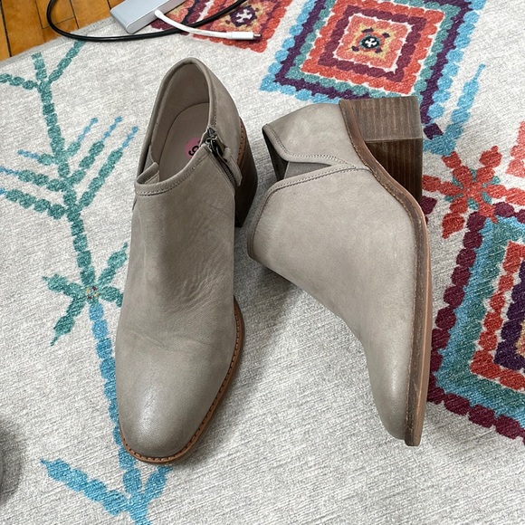 Caslon Faye Block Heel Ankle Boots - Picture 4 of 8